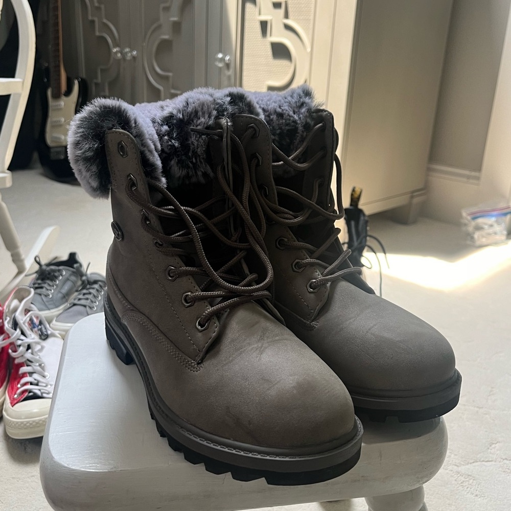 Lugz convoy faux-fur winter boots gray